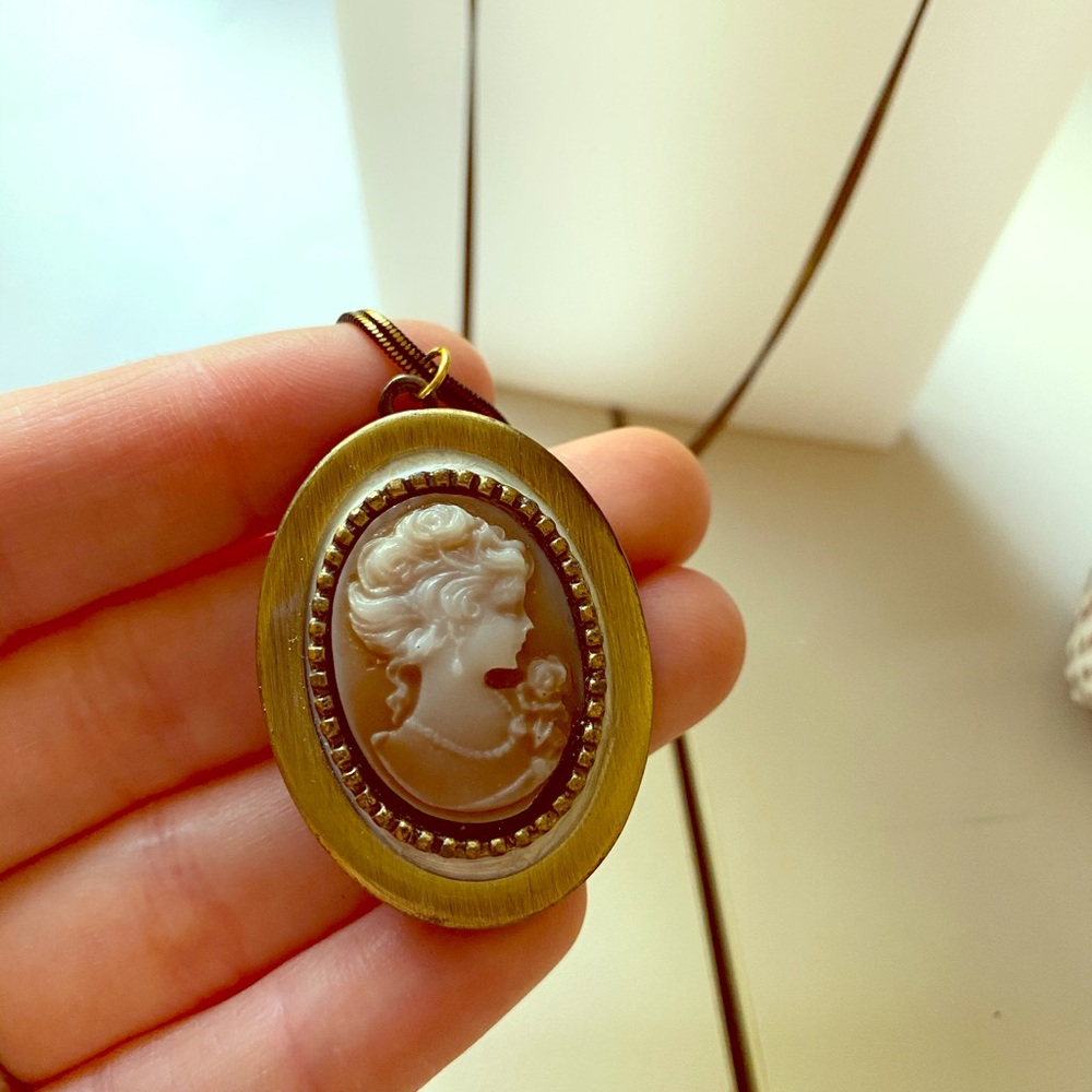 🌗🌛cameo mirror necklace vintage